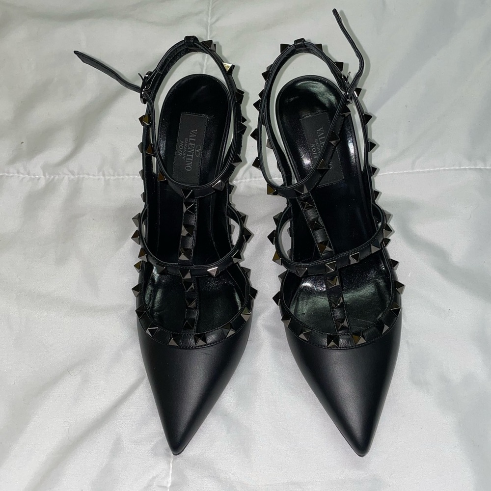 Valentino Garavani Rockstud ankle strap pump noir